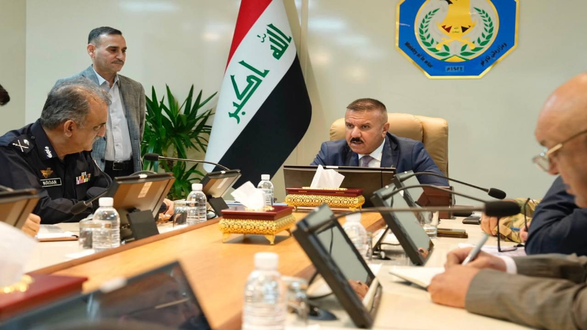 وزير الداخلية وقائد قوات الرد السريع الباكستاني يبحثان آلية التدريب وتبادل الخبرات